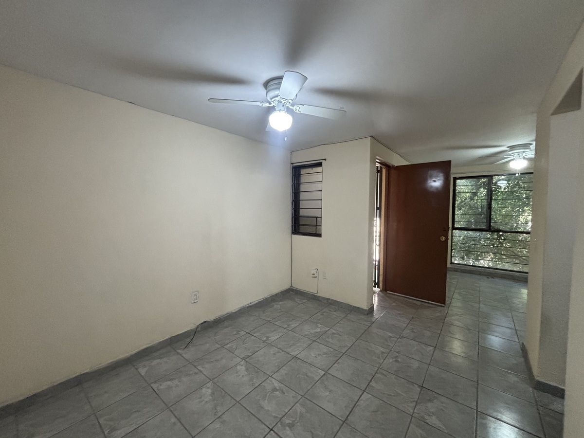 2 de 10: Vista de habitaciones a área social