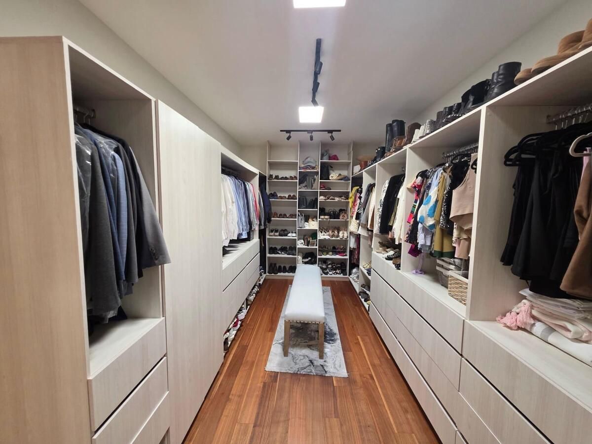 16 de 25: Amplio Vestidor