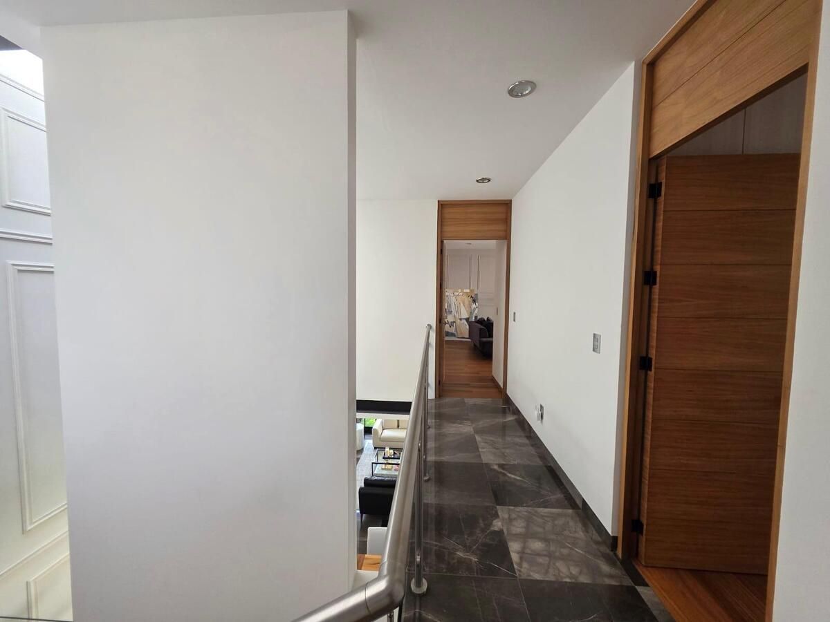 11 de 25: Pasillo de distribución