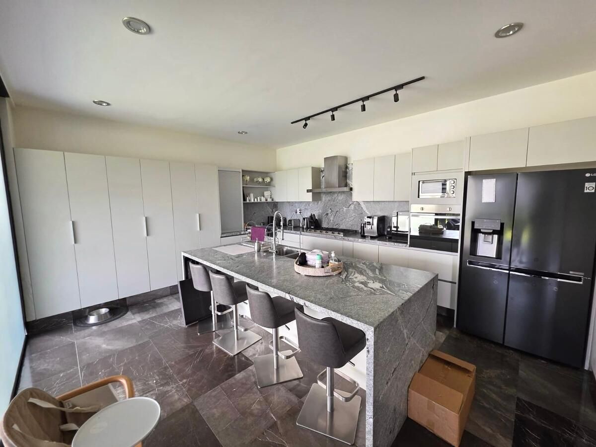 9 de 25: Cocina equipada