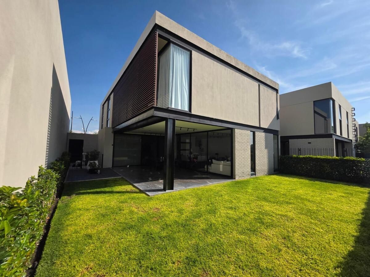 6 de 25: Jardín trasero