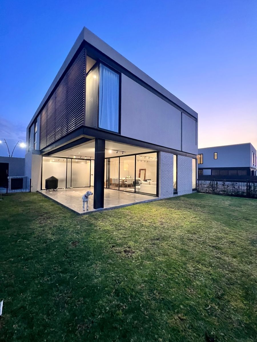 8 de 25: Jardín trasero