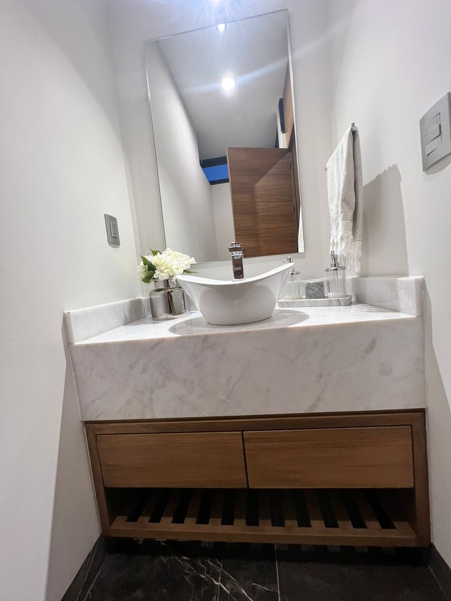 24 de 25: Baños secundario