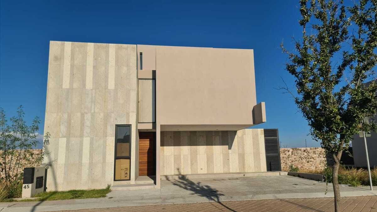 1 de 43: Fachada