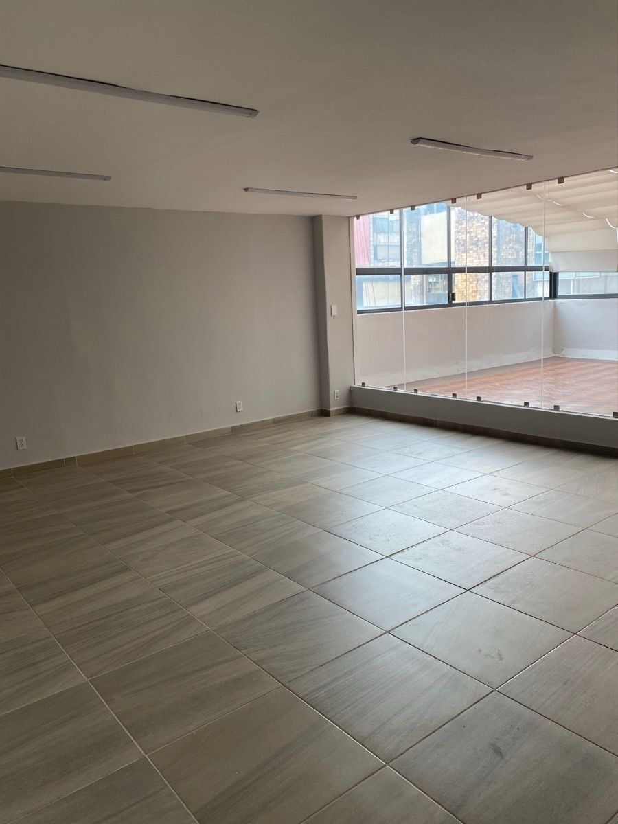 Oficina REMODELADA en la calle de Eucken