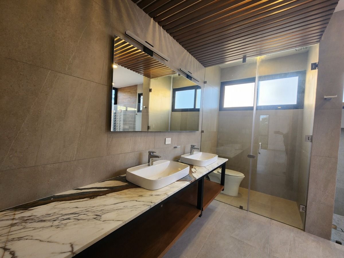 15 de 26: Baño, Habitación Principal