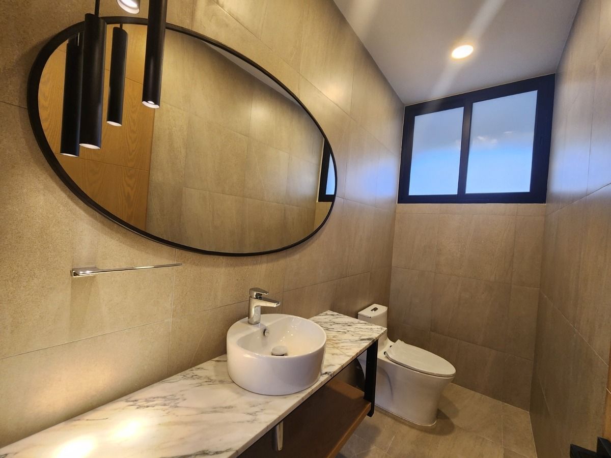 9 de 26: Medio Baño