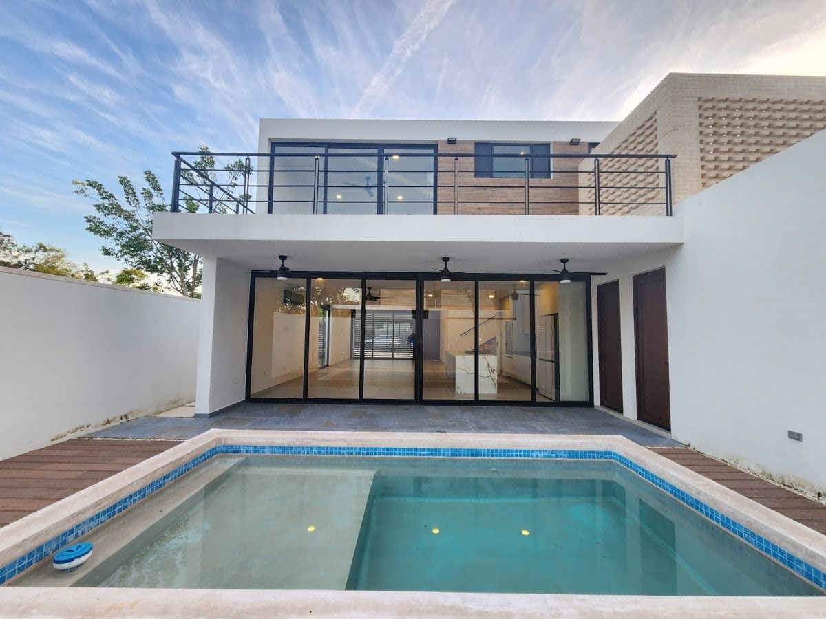 Casa en Venta de Entrega Inmediata en Privada Tamara, Zona Country, Mérida