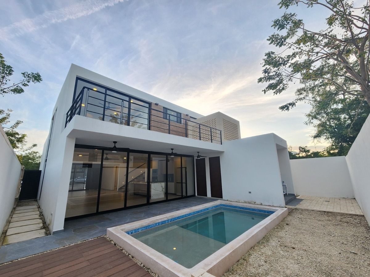 25 de 26: Fachada Posterior Lateral