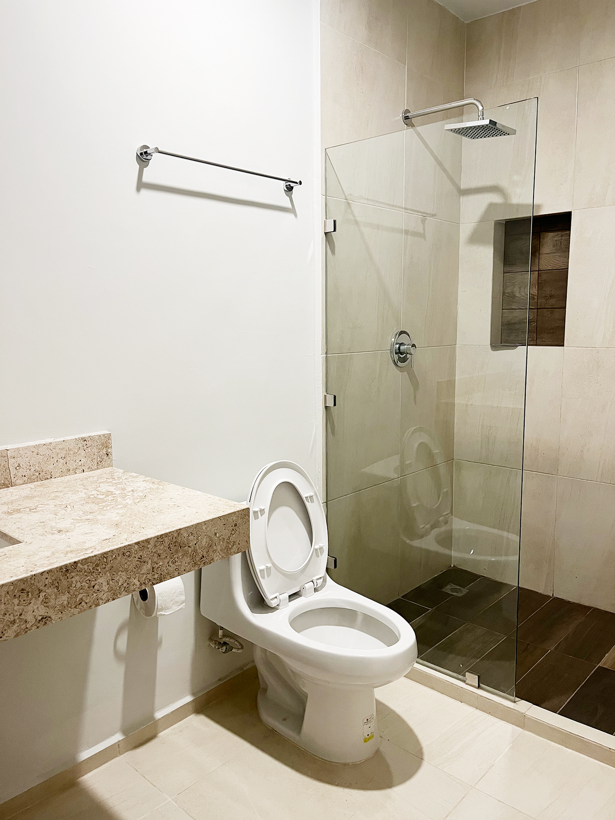 11 of 24: Baño Recamara Secundaria