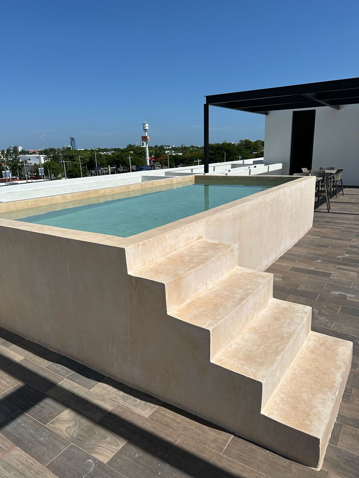 21 of 24: Alberca Rooftoop Áreas Comunes