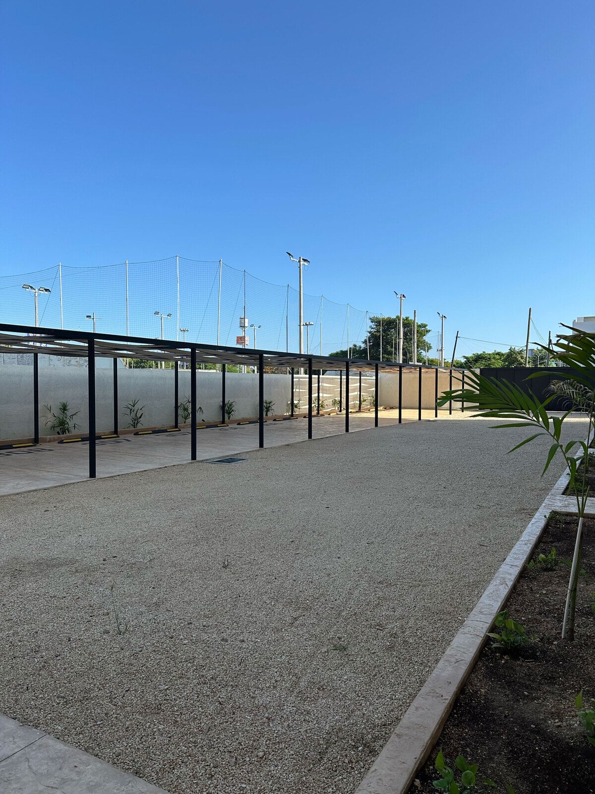 23 of 24: Estacionamiento