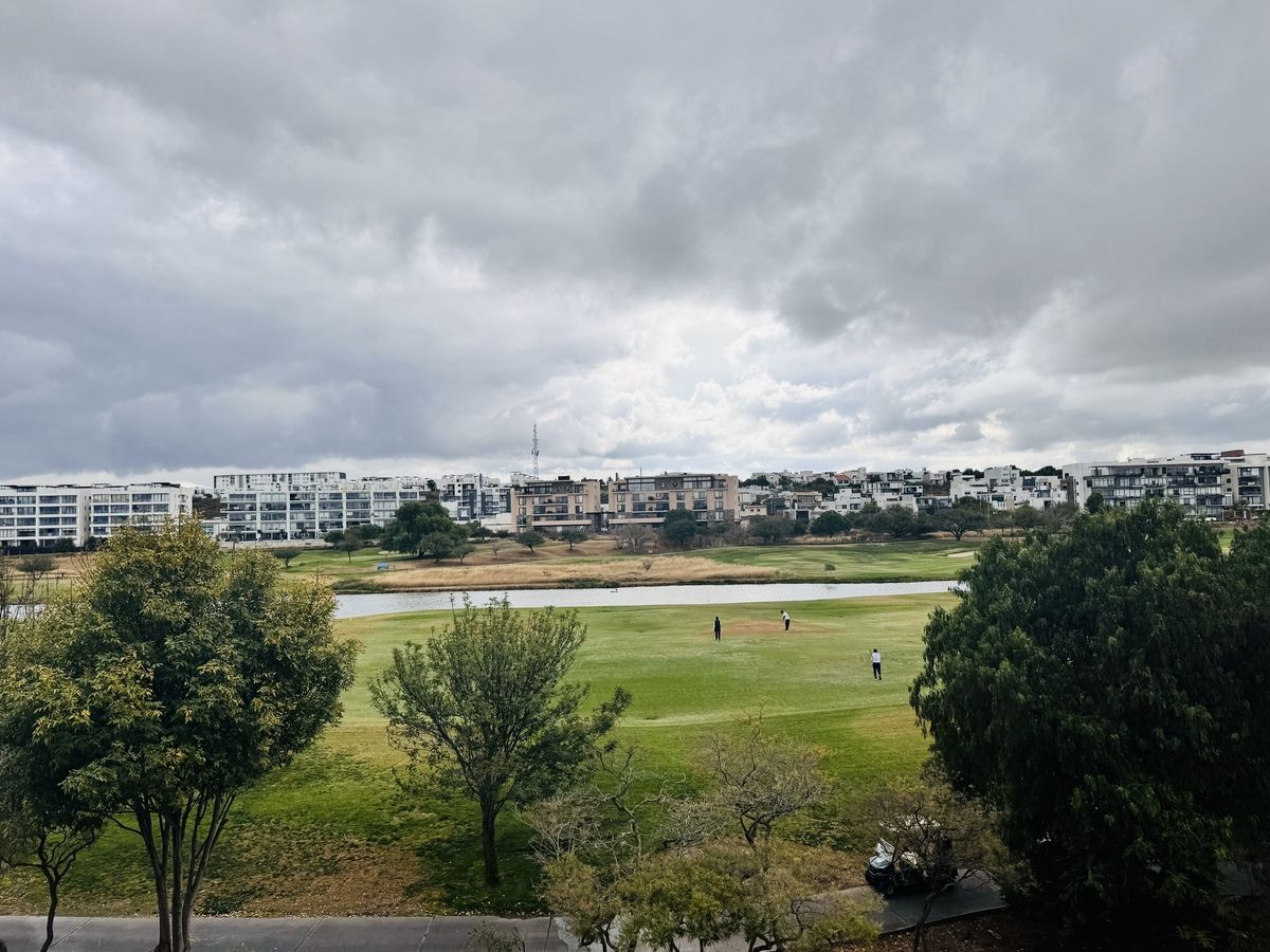 8 of 37: Vista desde estancia