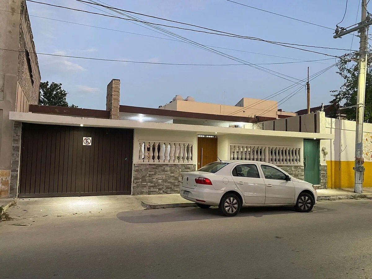 Single-story house with pool ideal for home or business, photo 1 of 15