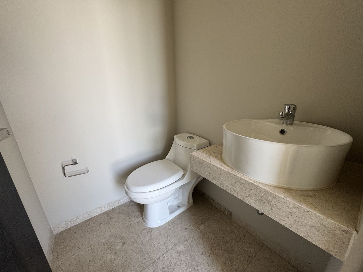 6 de 19: Medio baño