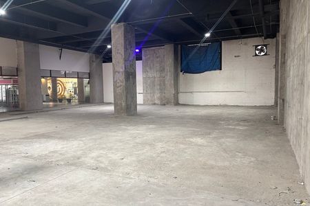 Amplio Local en Renta, Av. División del Norte