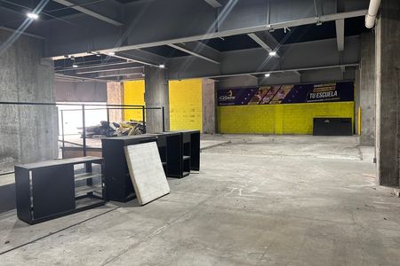 Amplio Local en Renta, Av. División del Norte