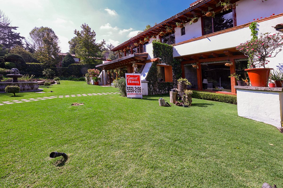 5 de 28: Vista y accesos al jardín de la casa principal