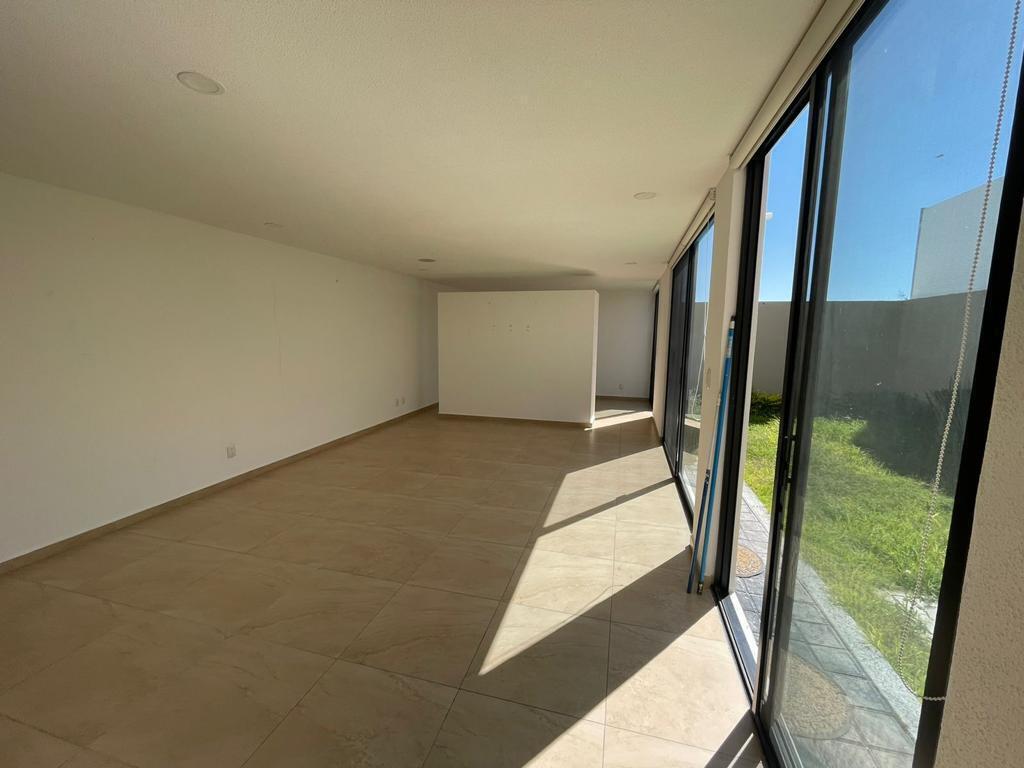 11 de 28: SALA Y COMERDOR