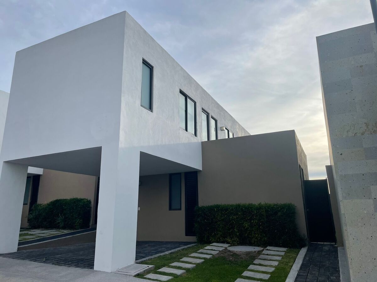 17 de 28: DOS ESTACIONAMIENTOS