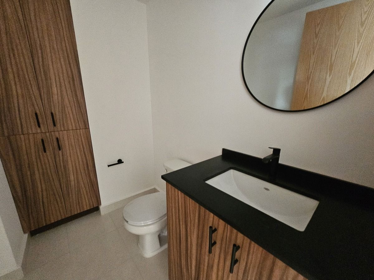 5 de 22: BAÑO DE VISITAS