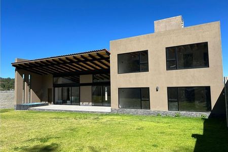 Casa en venta VALLE de BRAVO Cerro Gordo