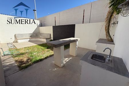 House for sale in Las Sendas facing the park in the Reliz area with Club House