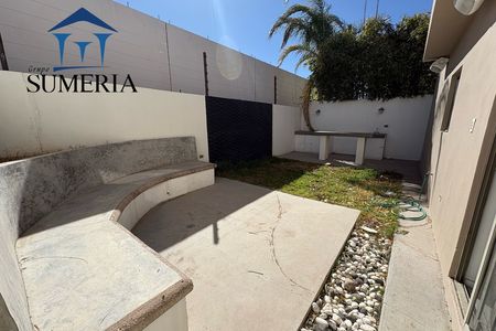 House for sale in Las Sendas facing the park in the Reliz area with Club House
