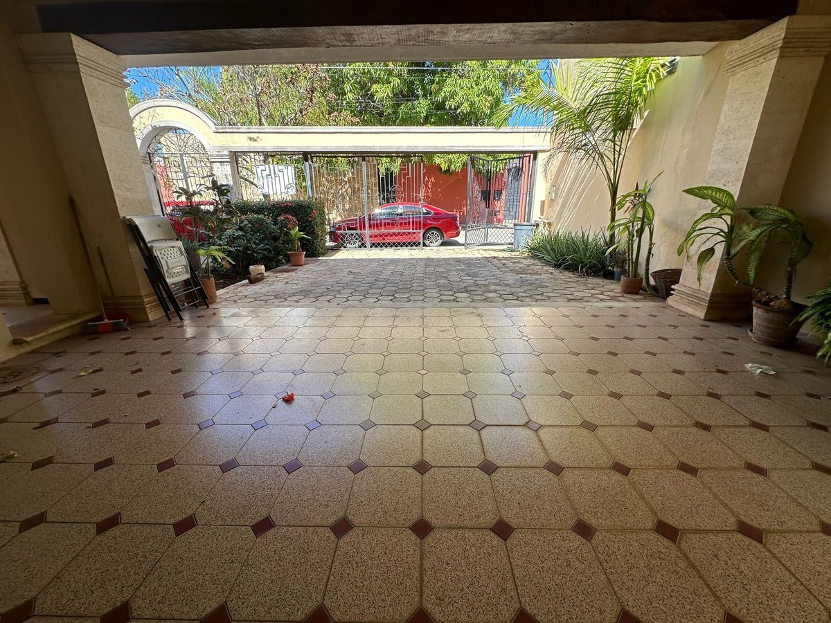 3 de 15: Estacionamiento 4 vehiculos