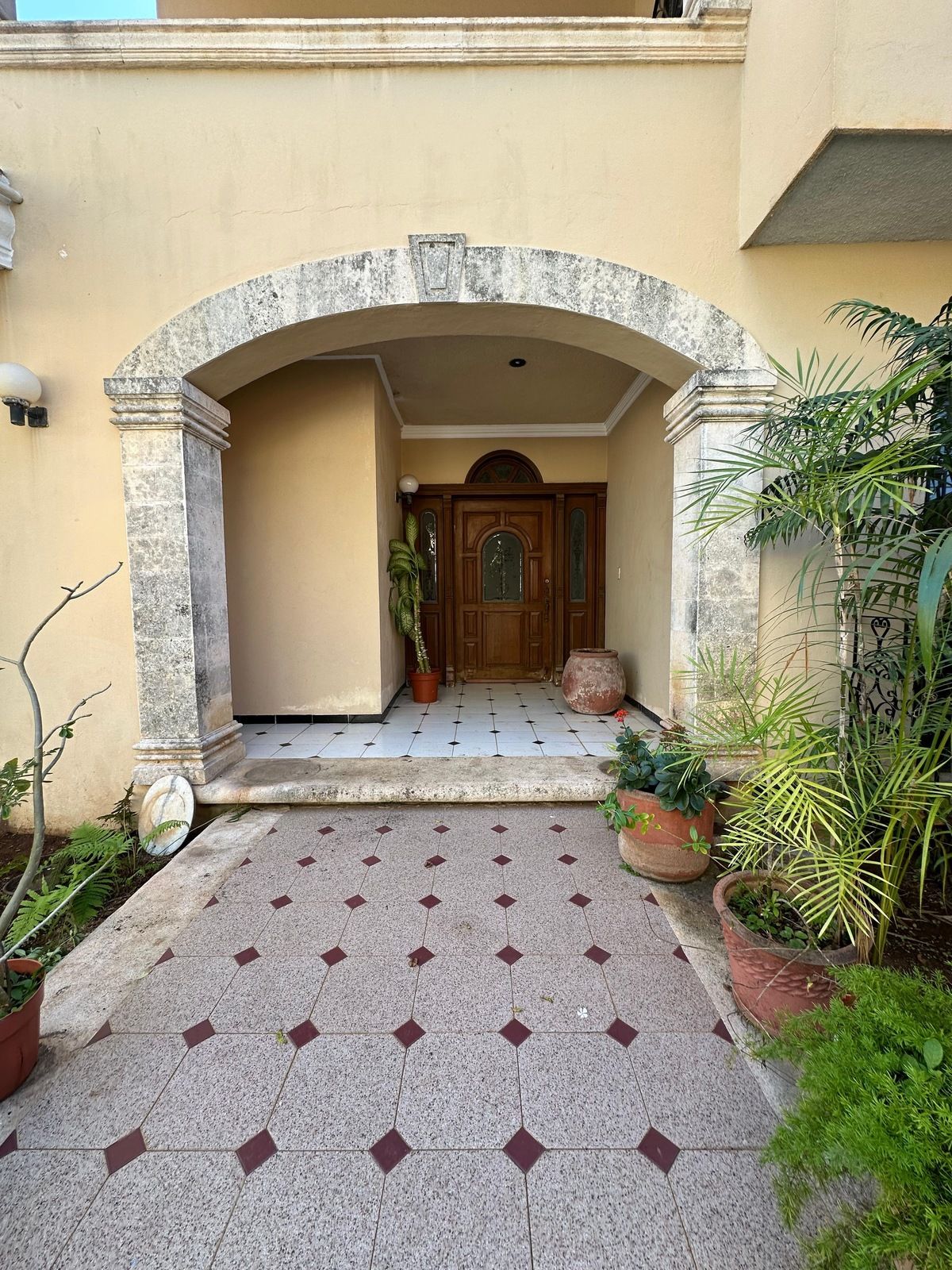 9 de 15: Puerta acceso