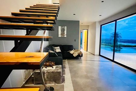 Residencia Contemporánea con Espectacular Vista a la Campiña | Sección Volcanes
