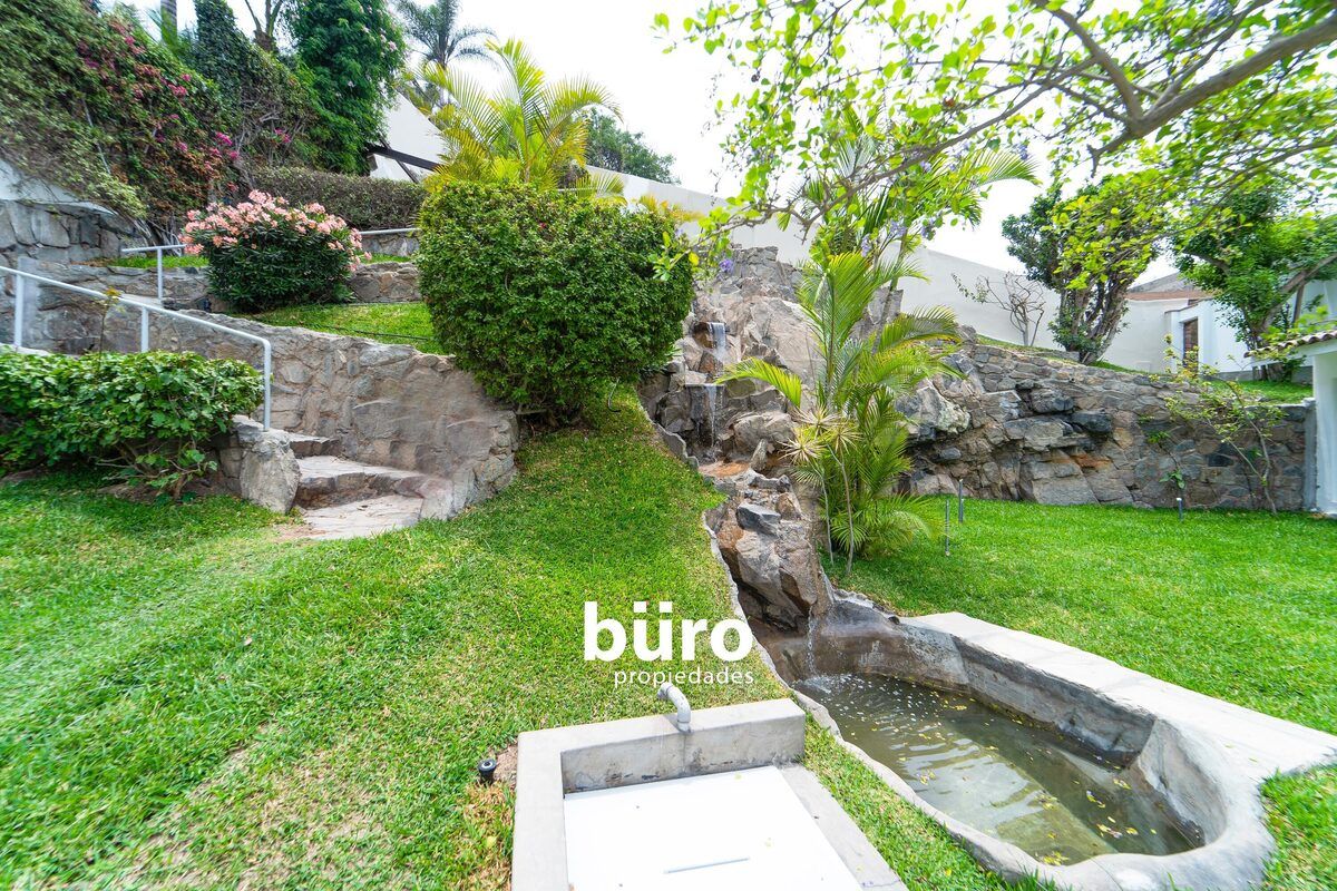 20 de 29: Linda Cascada Frente a la Terraza