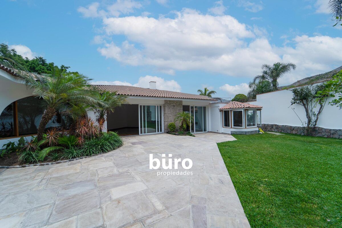 16 de 29: Amplio Jardín con Terraza