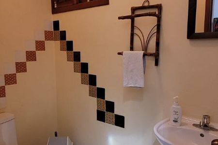 Quinta com bela vegetação para desfrutar ou desenvolver