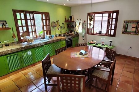 Quinta com bela vegetação para desfrutar ou desenvolver