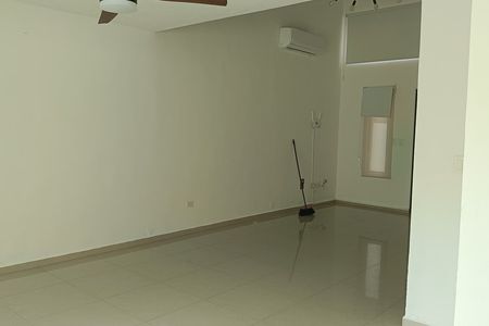 RENTA DE CASA EN PRIVADA PALMAS REAL EN CONKAL, YUCATAN