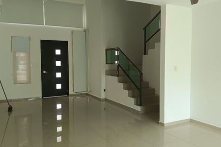 RENTA DE CASA EN PRIVADA PALMAS REAL EN CONKAL, YUCATAN