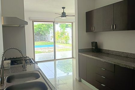 RENTA DE CASA EN PRIVADA PALMAS REAL EN CONKAL, YUCATAN