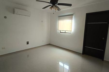RENTA DE CASA EN PRIVADA PALMAS REAL EN CONKAL, YUCATAN