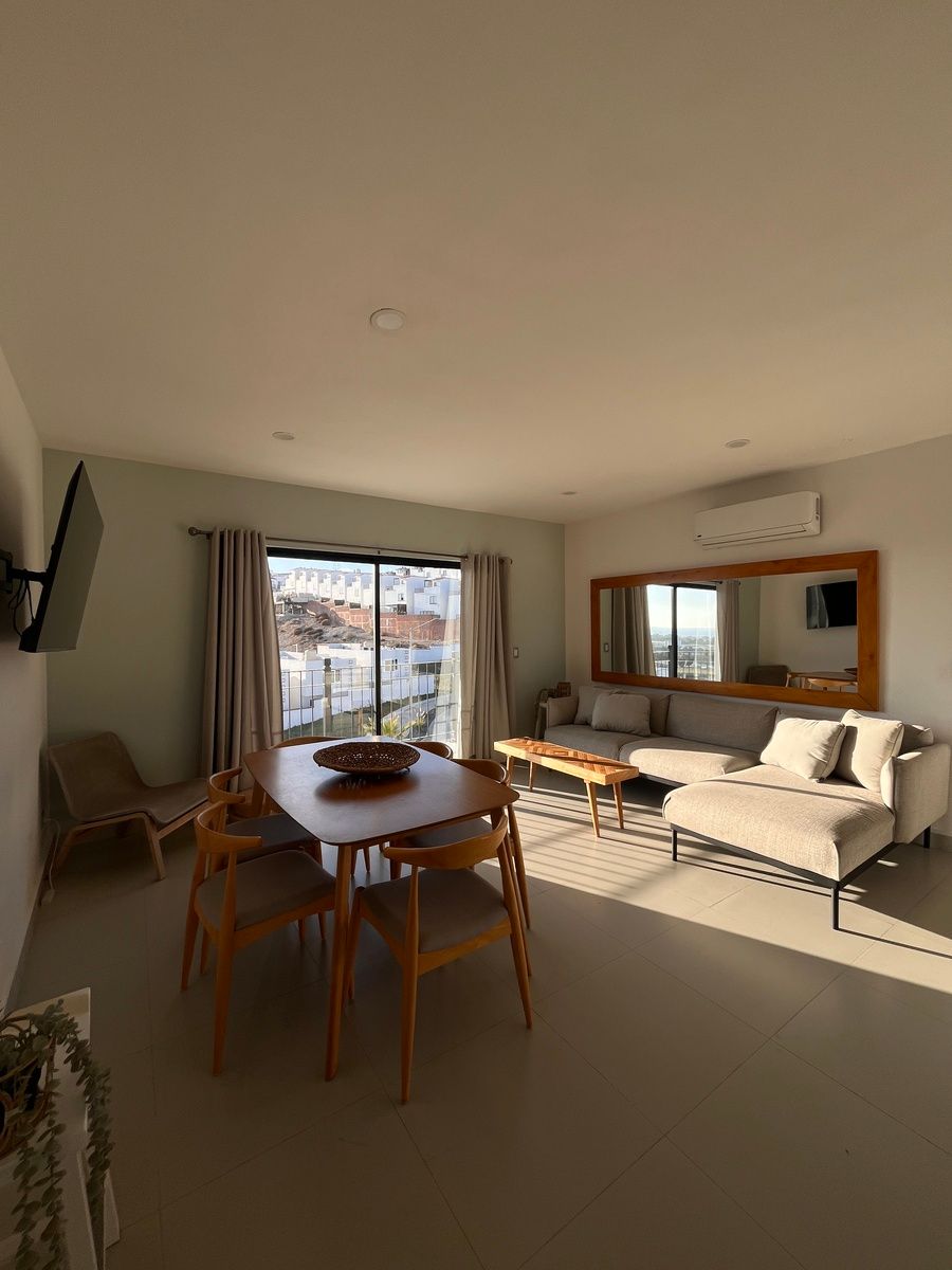 1 de 32: Comedor y estancia con aire acondicionado.