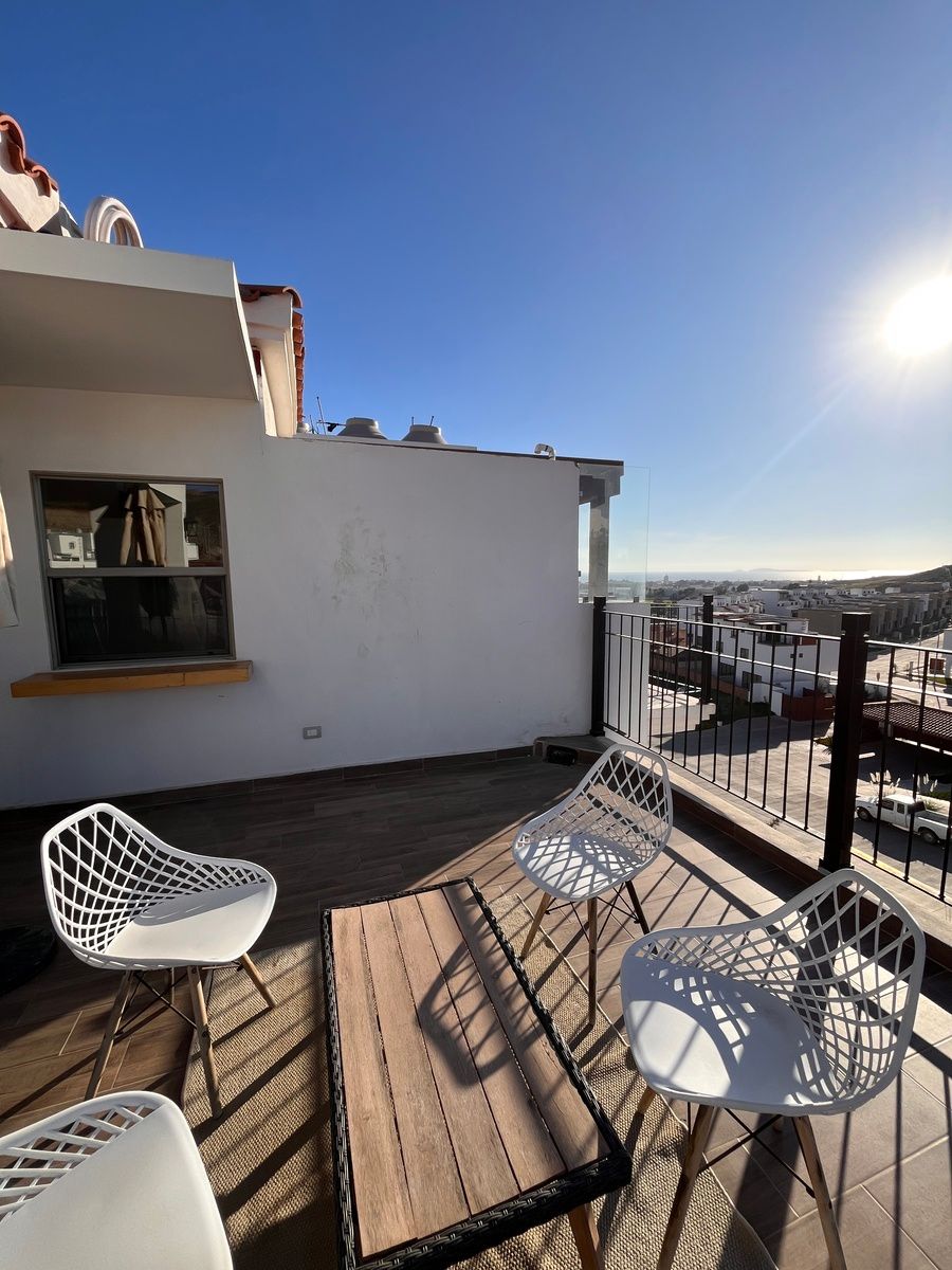 22 de 32: Hermosa vista panorámica a la ciudad, montañas y mar.