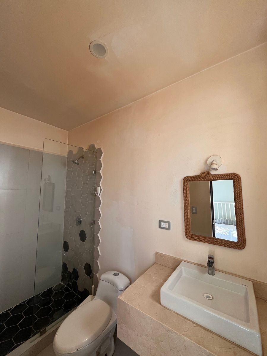 15 de 32: Baño recamara principal.