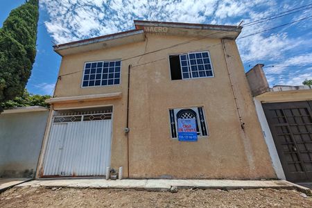 CASA À VENDA NA COL. TETELCINGO, CUAUTLA, MOR. COM UM AMPLo JARDIM.