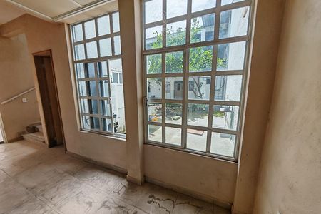 CASA À VENDA NA COL. TETELCINGO, CUAUTLA, MOR. COM UM AMPLo JARDIM.