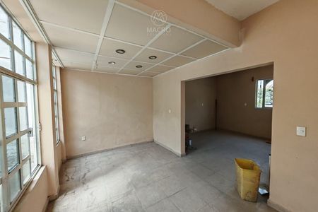 CASA À VENDA NA COL. TETELCINGO, CUAUTLA, MOR. COM UM AMPLo JARDIM.