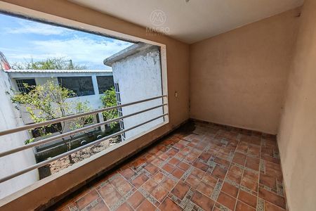 CASA À VENDA NA COL. TETELCINGO, CUAUTLA, MOR. COM UM AMPLo JARDIM.