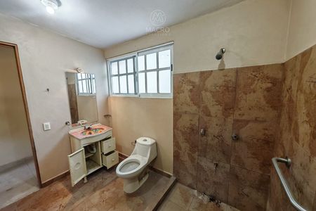 CASA À VENDA NA COL. TETELCINGO, CUAUTLA, MOR. COM UM AMPLo JARDIM.