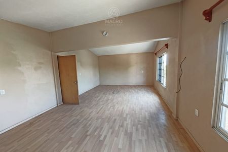 CASA À VENDA NA COL. TETELCINGO, CUAUTLA, MOR. COM UM AMPLo JARDIM.