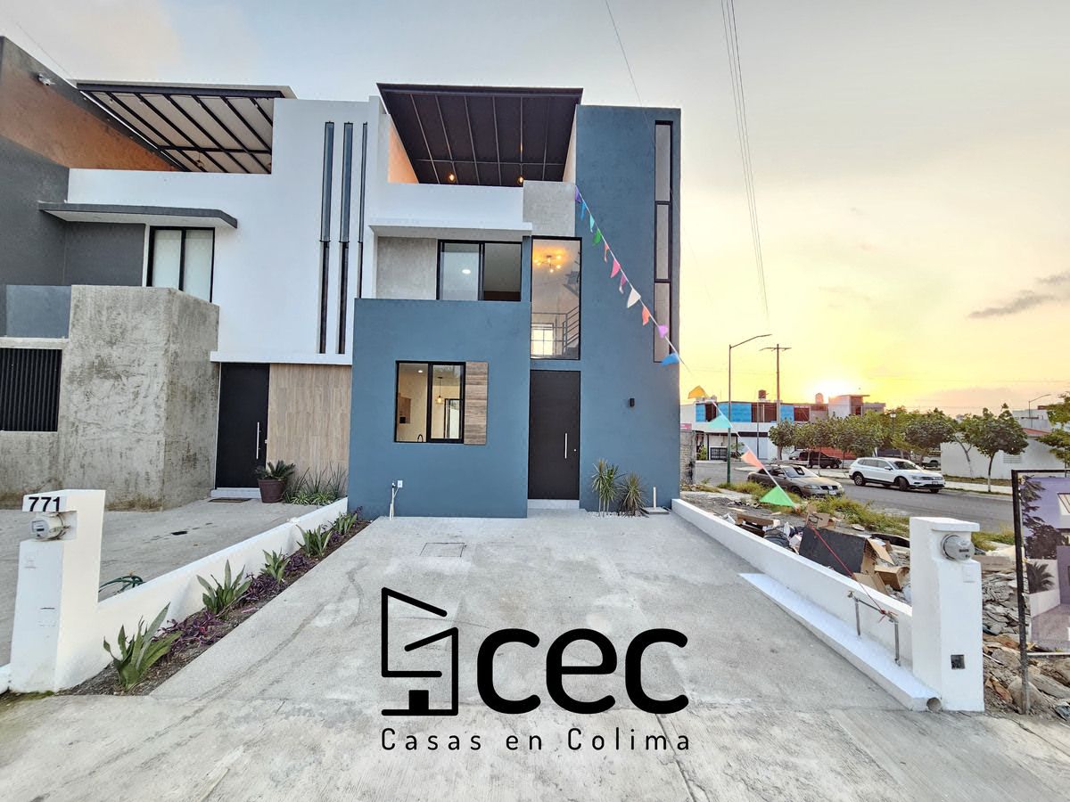 Casa de 3 Niveles con Rooftop, 3 Recámaras, 2.5 Baños Cochera para 2 Autos