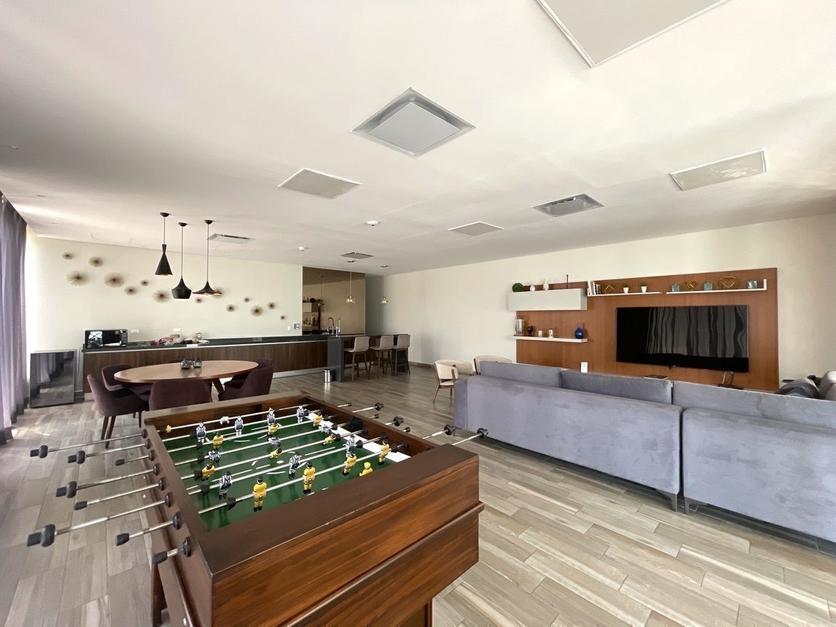 16 of 17: Sala de Juegos